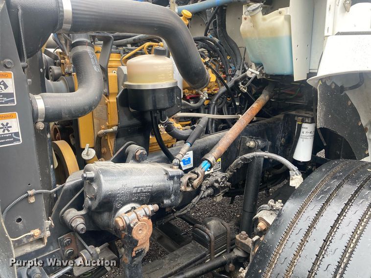 image for item KB9526 2006 Kenworth T300  box truck