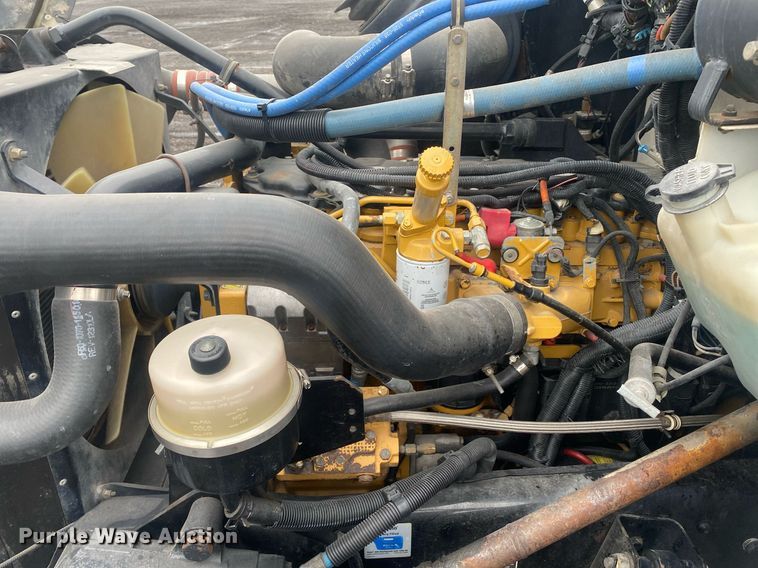 image for item KB9526 2006 Kenworth T300  box truck