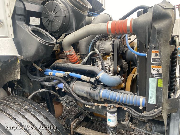 image for item KB9526 2006 Kenworth T300  box truck