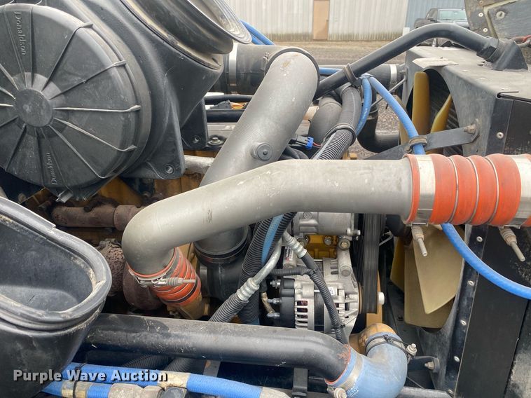 image for item KB9526 2006 Kenworth T300  box truck