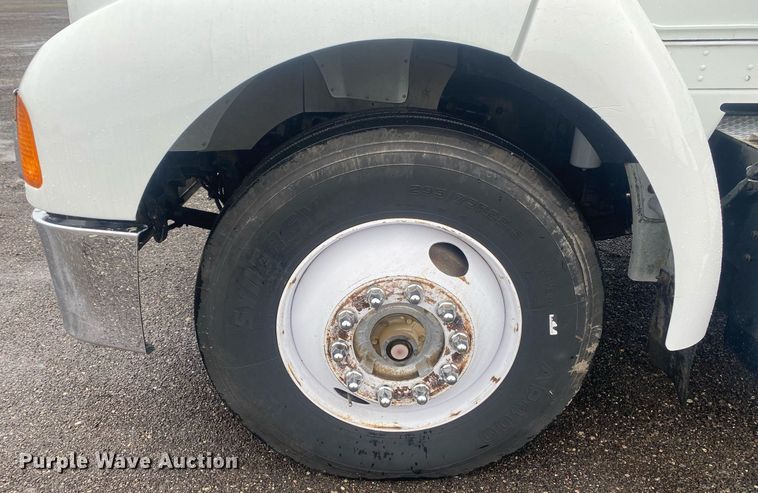 image for item KB9526 2006 Kenworth T300  box truck