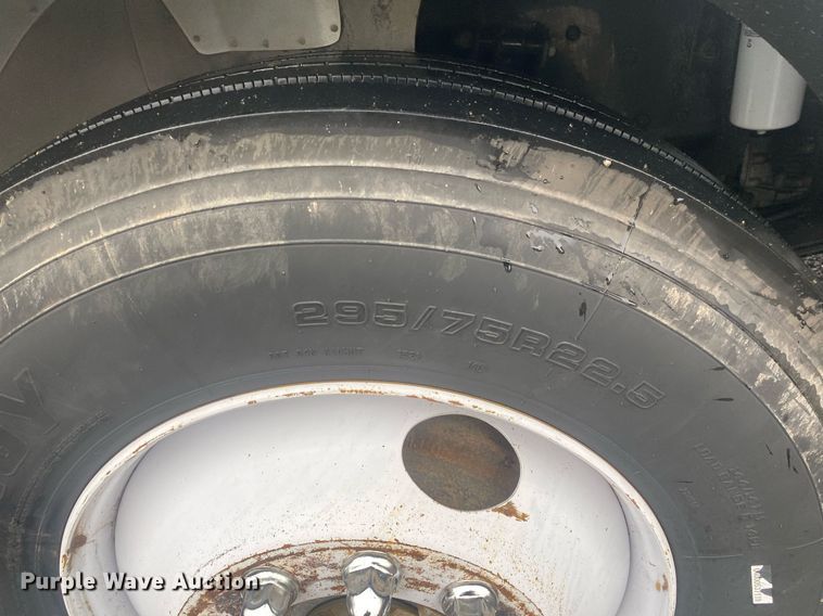 image for item KB9526 2006 Kenworth T300  box truck