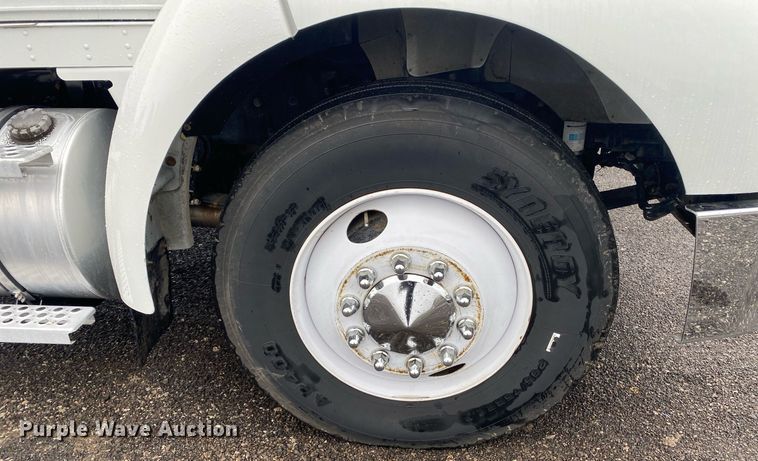 image for item KB9526 2006 Kenworth T300  box truck