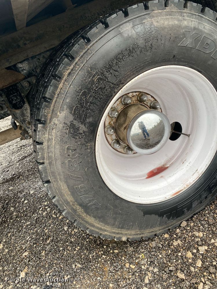 image for item KB9526 2006 Kenworth T300  box truck