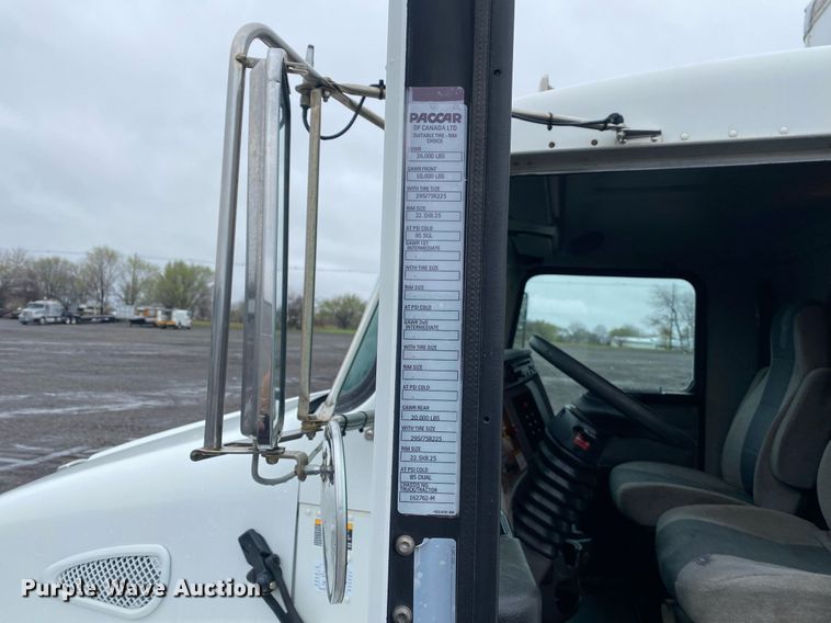 image for item KB9526 2006 Kenworth T300  box truck