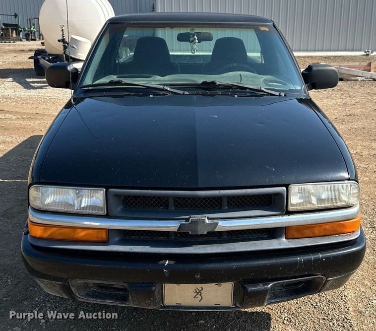 image for item KL9035 1999 Chevrolet S10  pickup truck