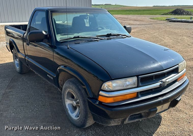 image for item KL9035 1999 Chevrolet S10  pickup truck