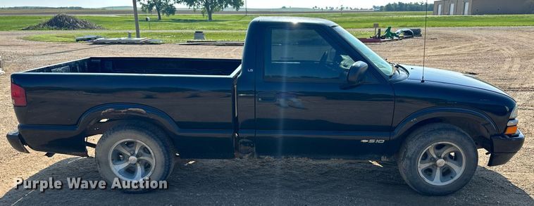 image for item KL9035 1999 Chevrolet S10  pickup truck