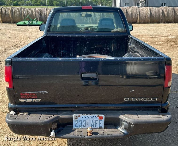 image for item KL9035 1999 Chevrolet S10  pickup truck