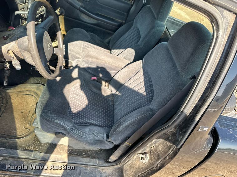 image for item KL9035 1999 Chevrolet S10  pickup truck