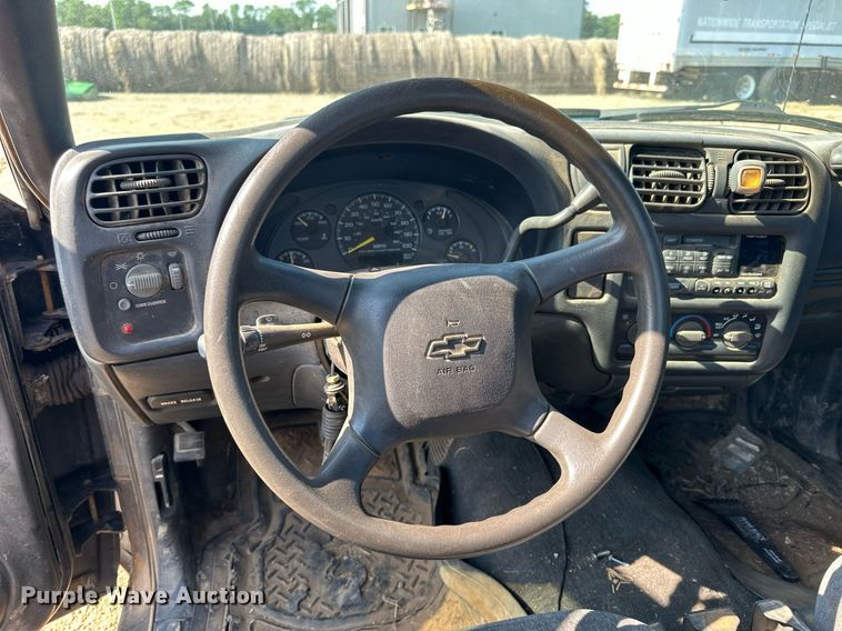 image for item KL9035 1999 Chevrolet S10  pickup truck