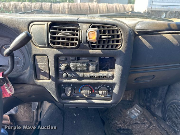 image for item KL9035 1999 Chevrolet S10  pickup truck