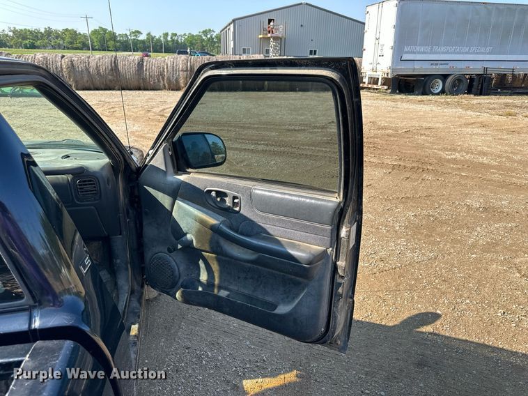 image for item KL9035 1999 Chevrolet S10  pickup truck