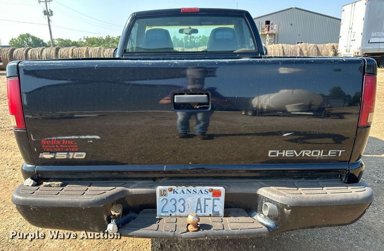 image for item KL9035 1999 Chevrolet S10  pickup truck