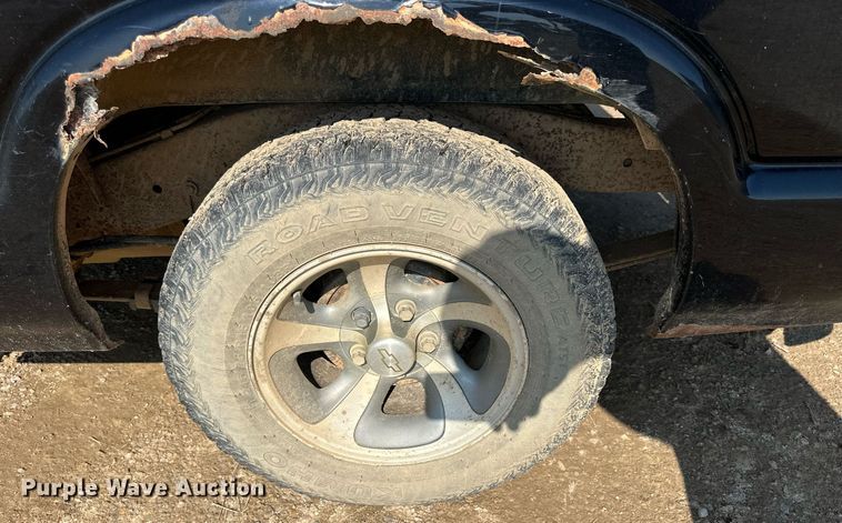 image for item KL9035 1999 Chevrolet S10  pickup truck