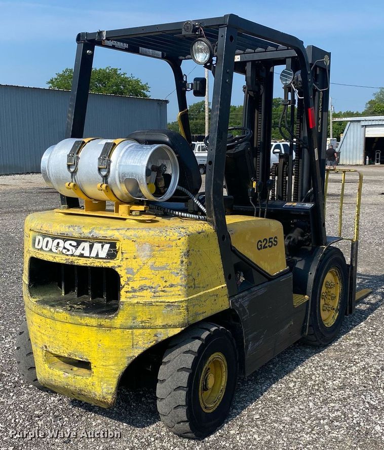 image for item KW9242 Doosan G25S-3  forklift