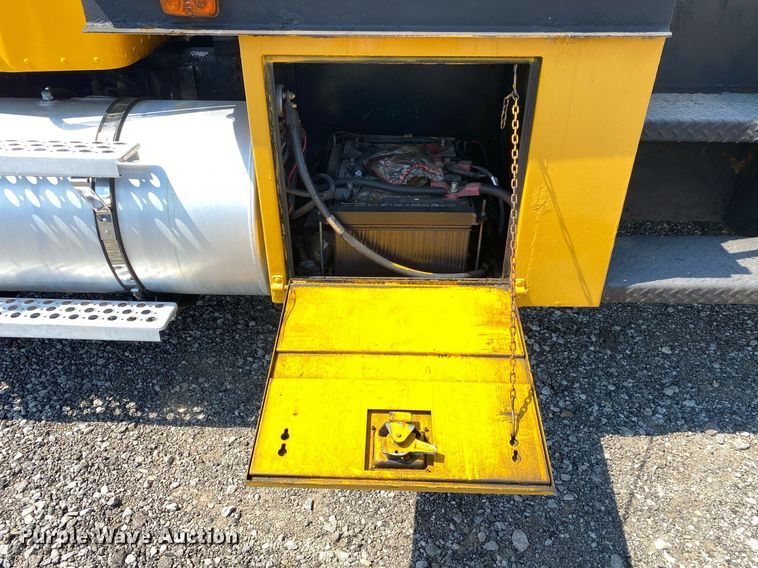 image for item KW9245 2008 Kenworth T300  fuel / lube truck