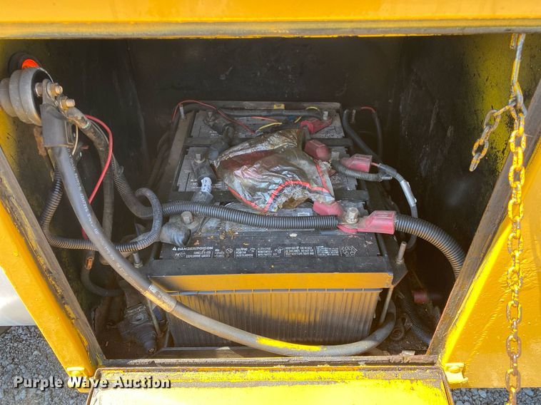 image for item KW9245 2008 Kenworth T300  fuel / lube truck