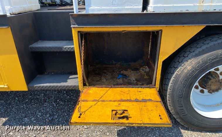 image for item KW9245 2008 Kenworth T300  fuel / lube truck