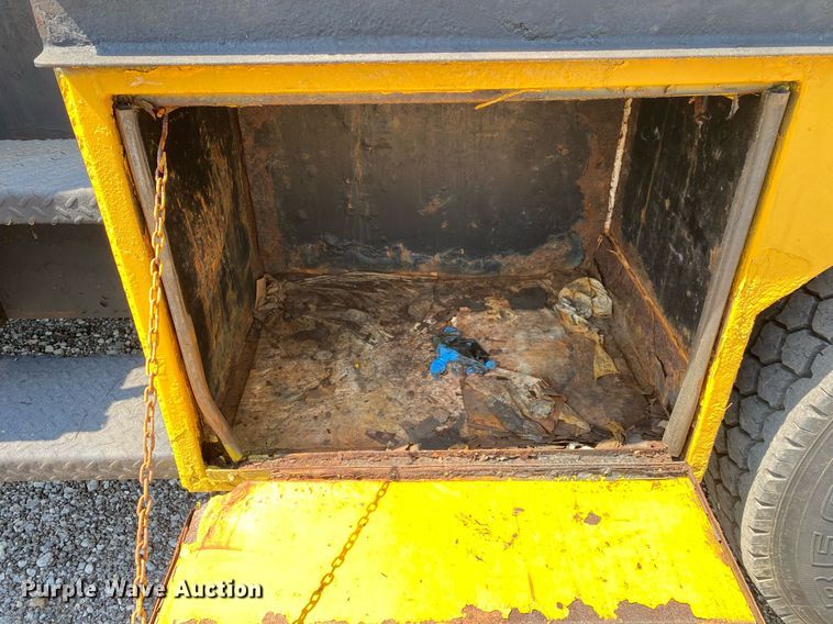 image for item KW9245 2008 Kenworth T300  fuel / lube truck