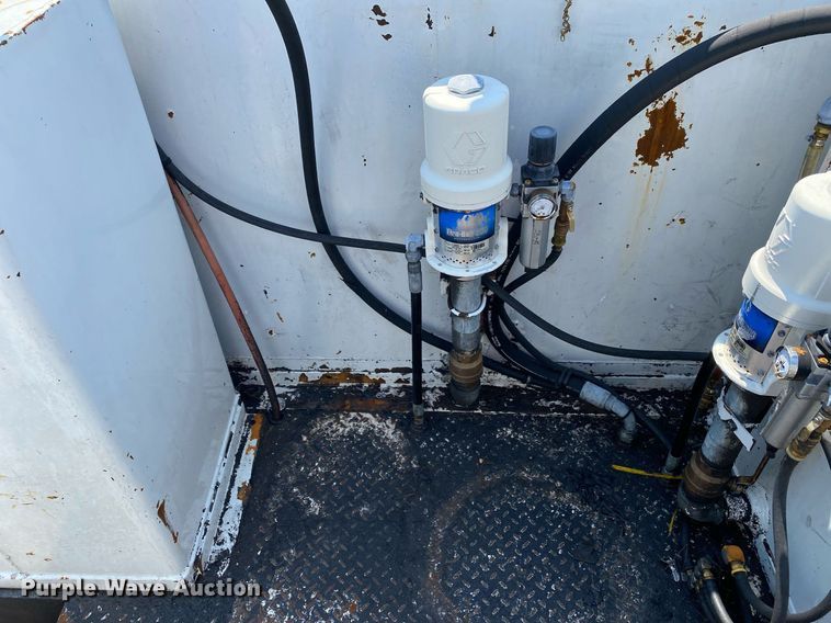 image for item KW9245 2008 Kenworth T300  fuel / lube truck