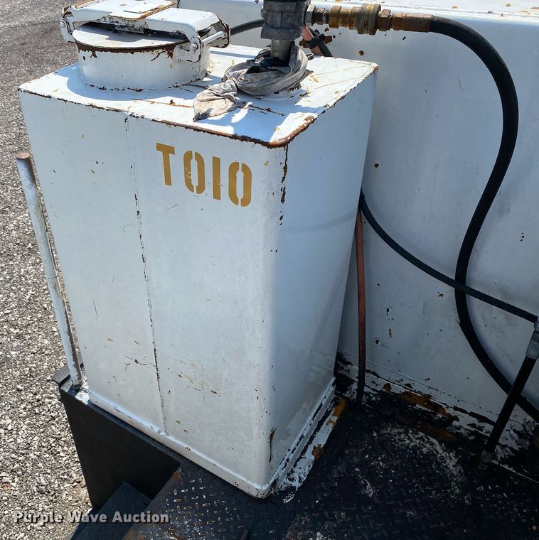 image for item KW9245 2008 Kenworth T300  fuel / lube truck