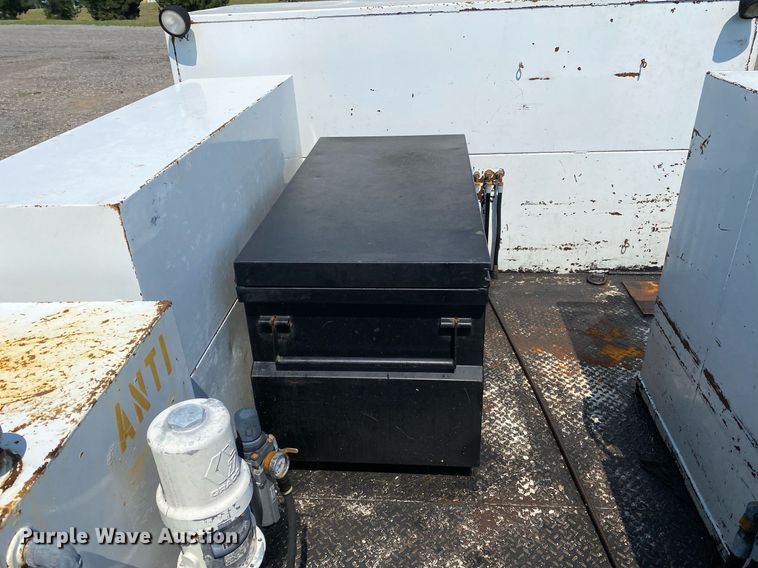 image for item KW9245 2008 Kenworth T300  fuel / lube truck