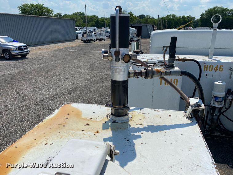 image for item KW9245 2008 Kenworth T300  fuel / lube truck