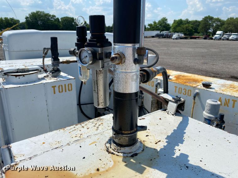 image for item KW9245 2008 Kenworth T300  fuel / lube truck