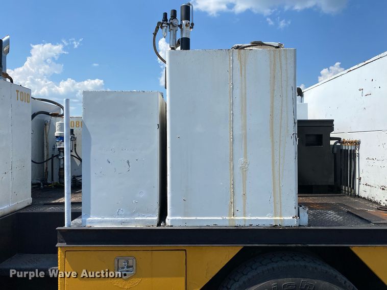 image for item KW9245 2008 Kenworth T300  fuel / lube truck