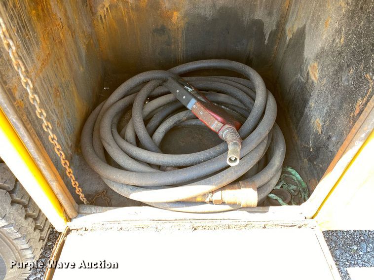 image for item KW9245 2008 Kenworth T300  fuel / lube truck