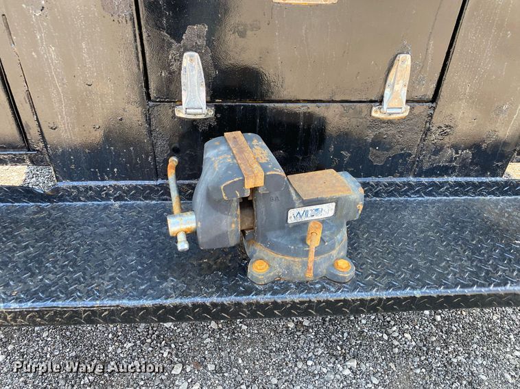 image for item KW9245 2008 Kenworth T300  fuel / lube truck