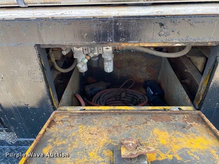 image for item KW9245 2008 Kenworth T300  fuel / lube truck