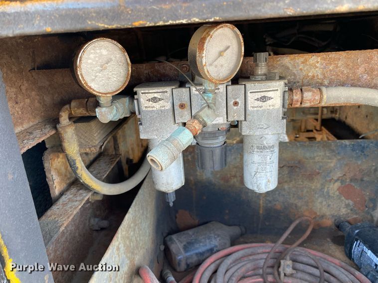 image for item KW9245 2008 Kenworth T300  fuel / lube truck