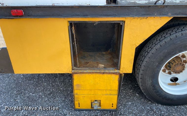 image for item KW9245 2008 Kenworth T300  fuel / lube truck