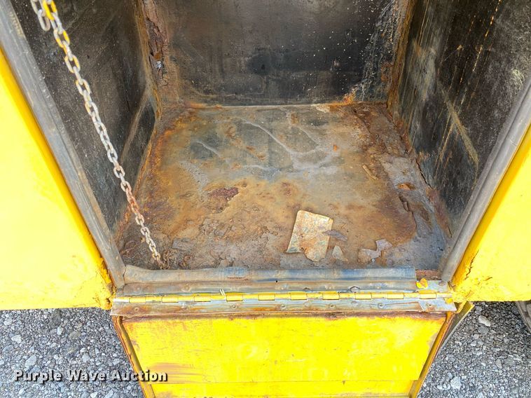 image for item KW9245 2008 Kenworth T300  fuel / lube truck