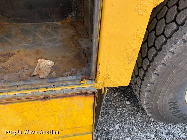 image for item KW9245 2008 Kenworth T300  fuel / lube truck