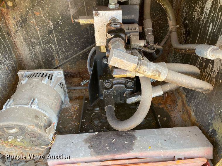 image for item KW9245 2008 Kenworth T300  fuel / lube truck