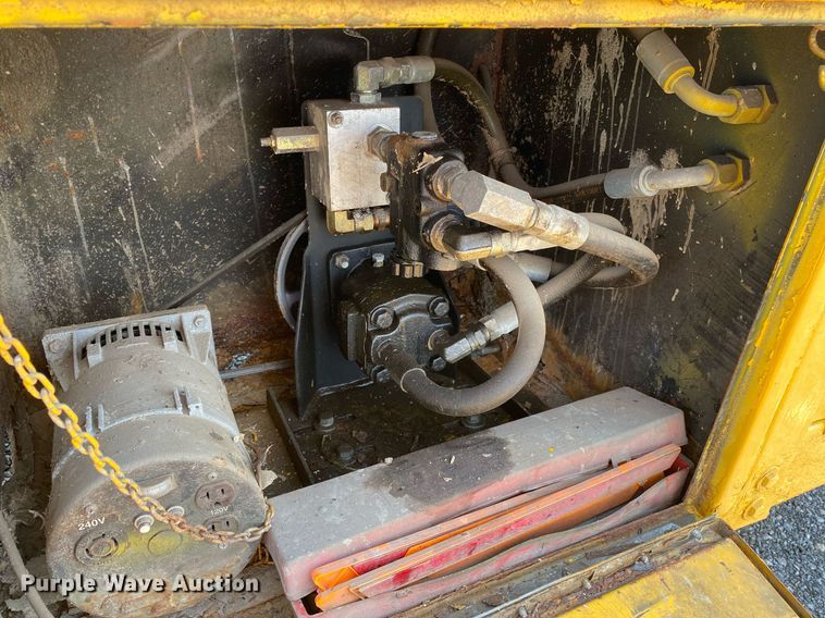 image for item KW9245 2008 Kenworth T300  fuel / lube truck