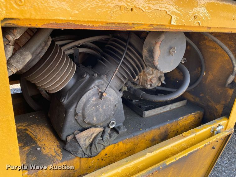 image for item KW9245 2008 Kenworth T300  fuel / lube truck