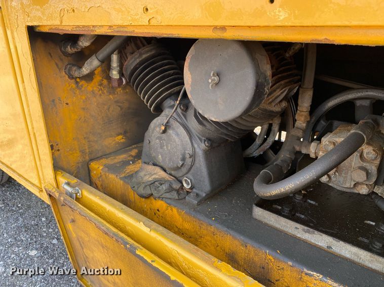 image for item KW9245 2008 Kenworth T300  fuel / lube truck