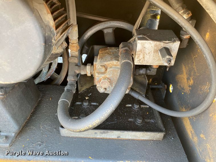 image for item KW9245 2008 Kenworth T300  fuel / lube truck