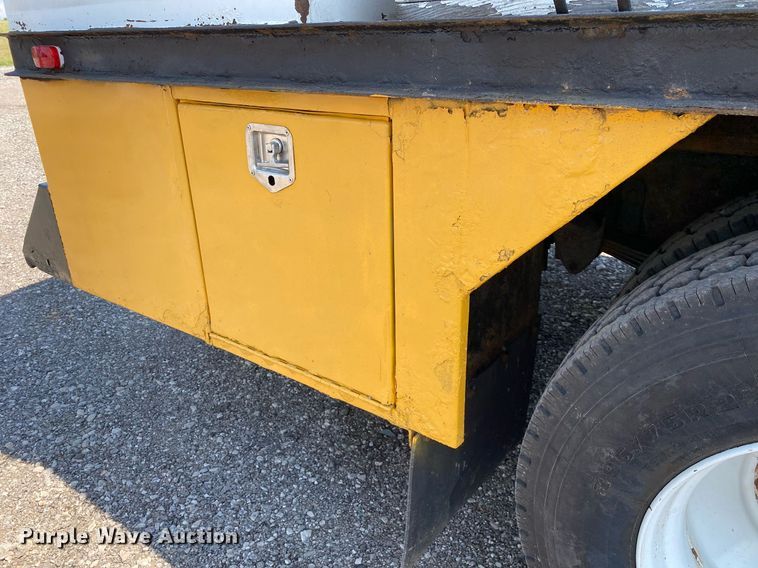 image for item KW9245 2008 Kenworth T300  fuel / lube truck