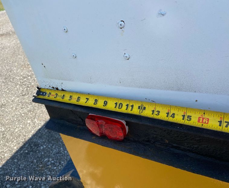 image for item KW9245 2008 Kenworth T300  fuel / lube truck