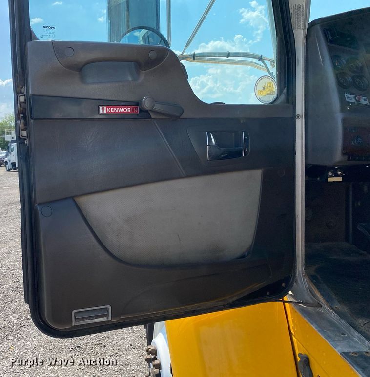 image for item KW9245 2008 Kenworth T300  fuel / lube truck