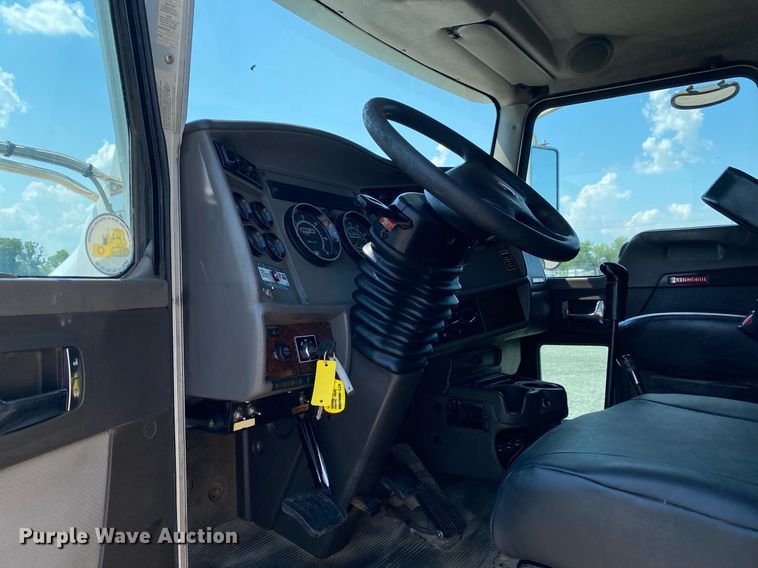 image for item KW9245 2008 Kenworth T300  fuel / lube truck