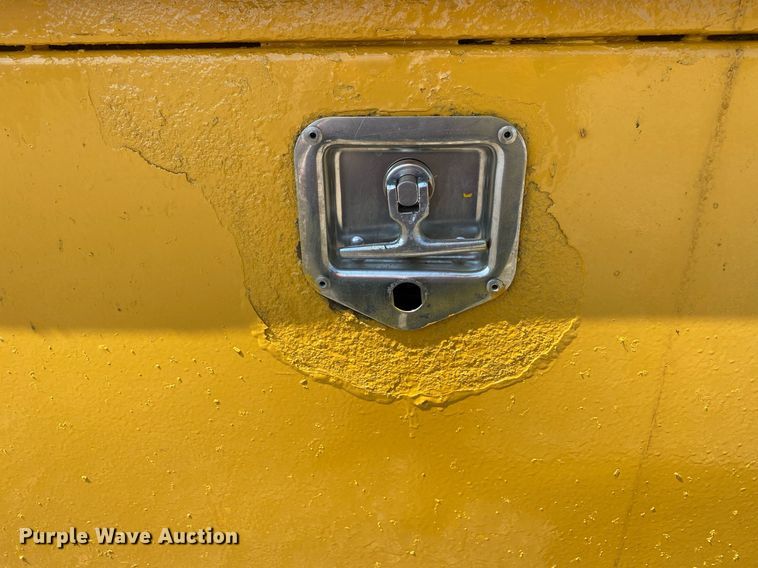 image for item KW9245 2008 Kenworth T300  fuel / lube truck