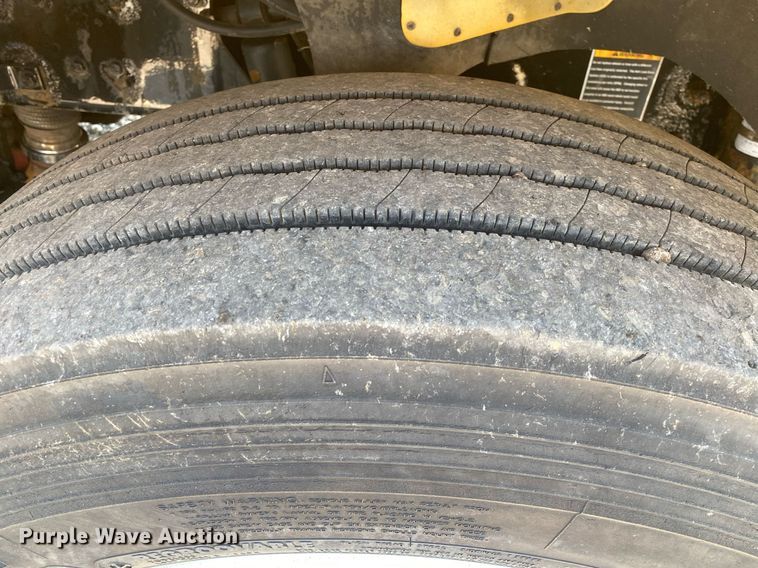 image for item KW9245 2008 Kenworth T300  fuel / lube truck