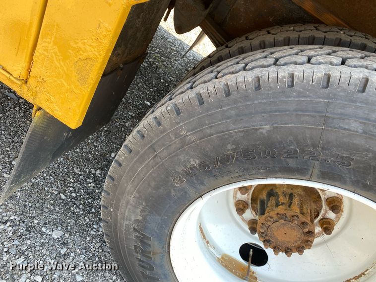 image for item KW9245 2008 Kenworth T300  fuel / lube truck