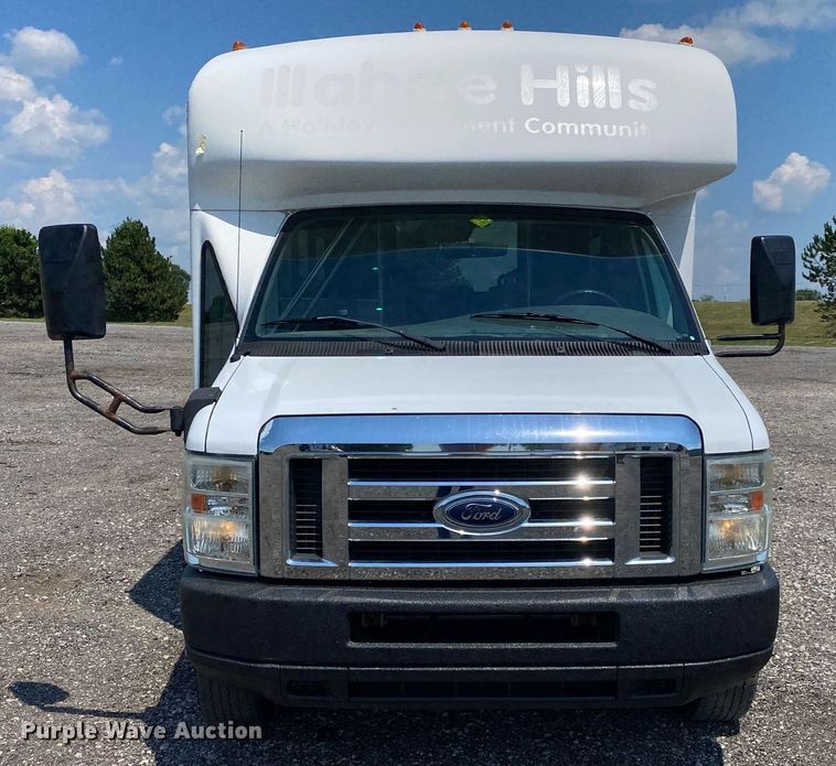 image for item KW9246 2008 Ford E450  shuttle bus